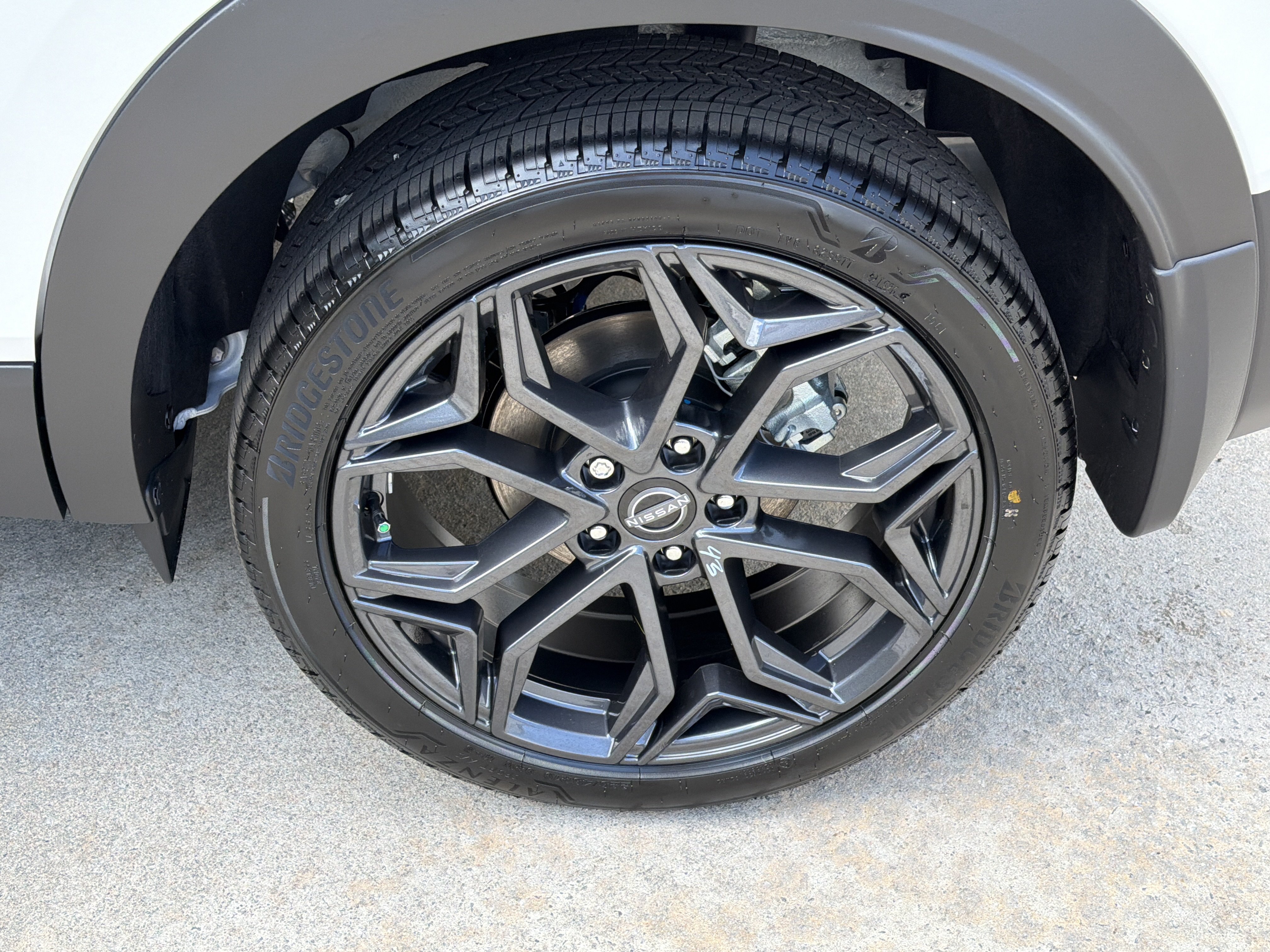 New 2026 Aspen White Tricoat/Super Black Nissan SR image 20