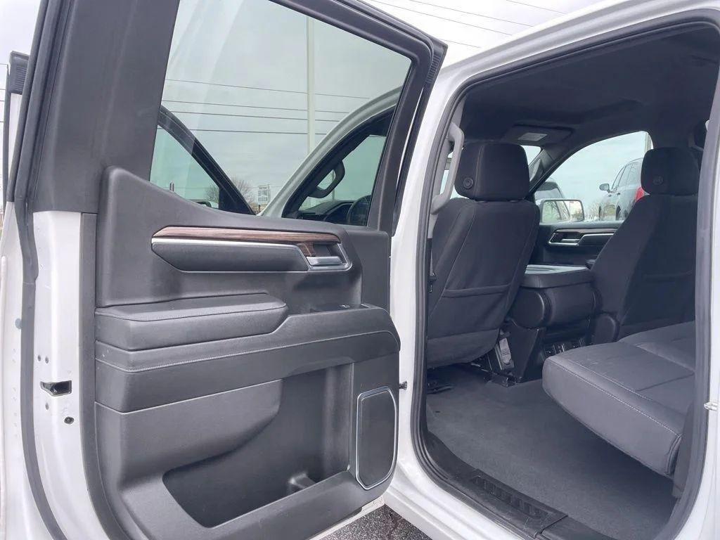 Used 2023 White Chevrolet LT image 29