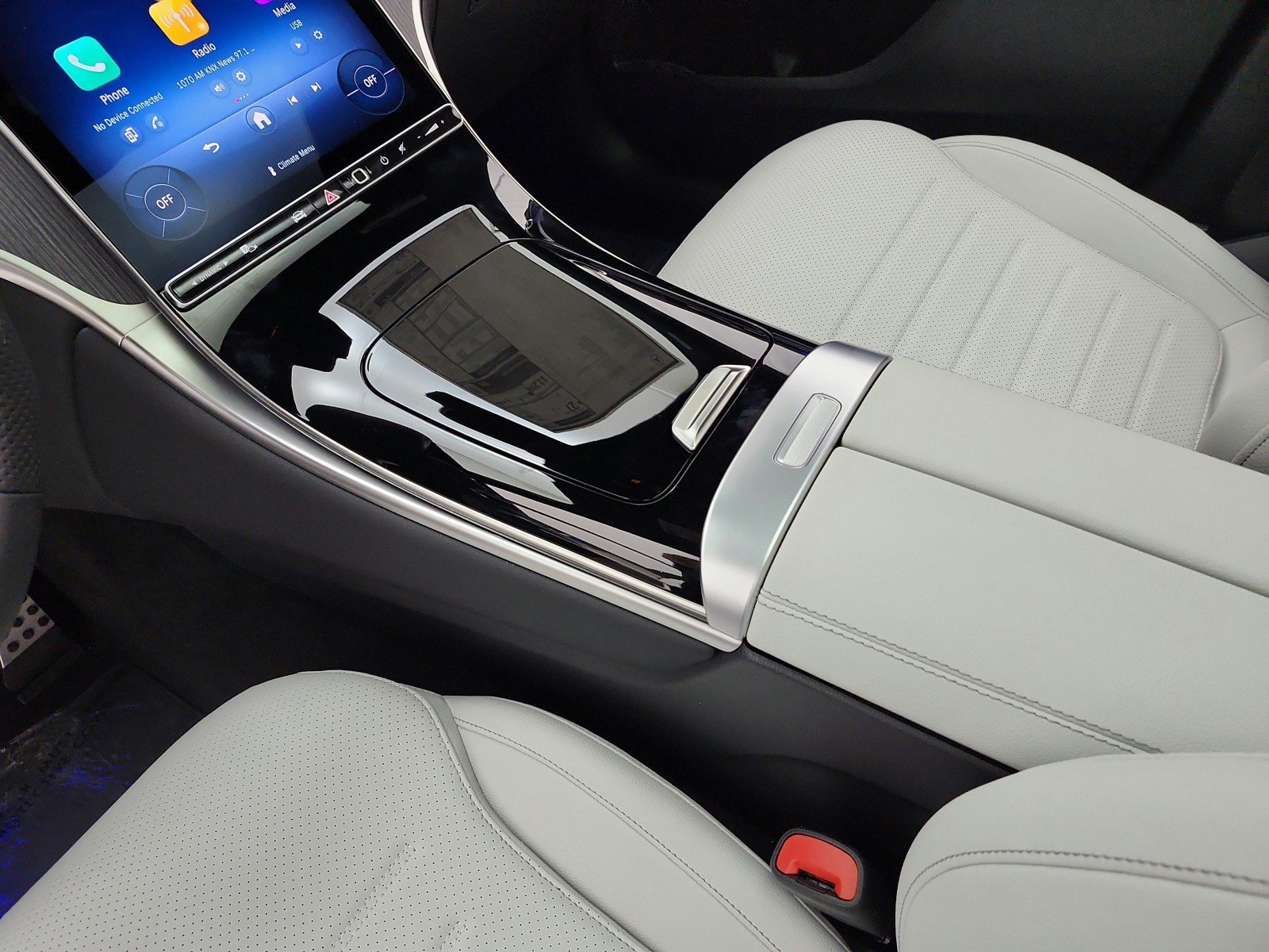 New 2027 Verde Silver Metallic Mercedes-Benz GLC 300 SUV image 31