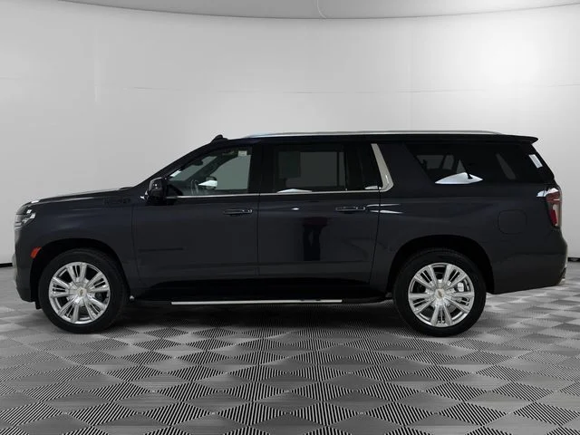 Used 2023 Gray Chevrolet High Country image 2