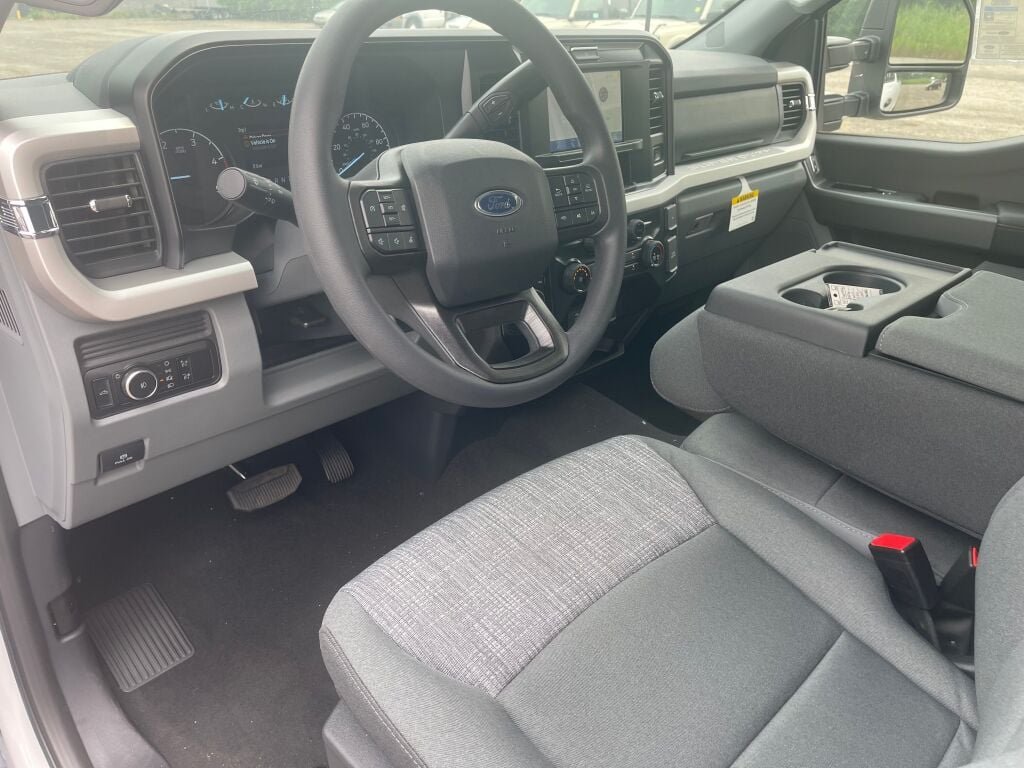 New 2026 Oxford White Ford XLT image 6