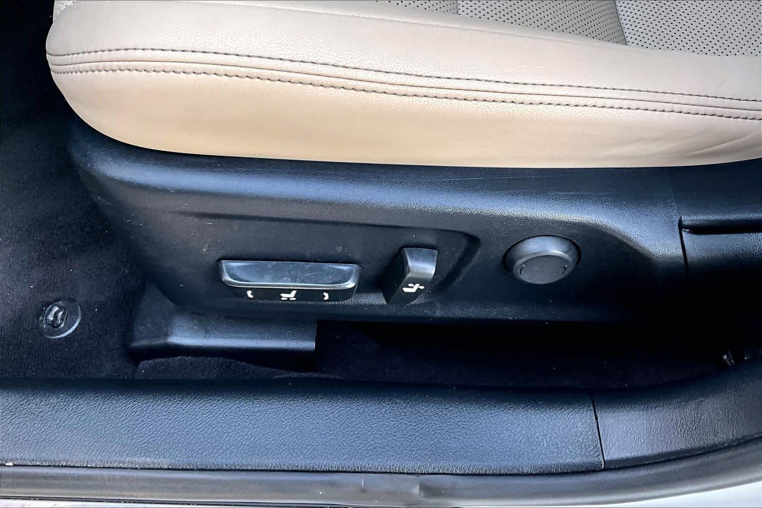 Used 2018 Eminent White Pearl Lexus  image 33