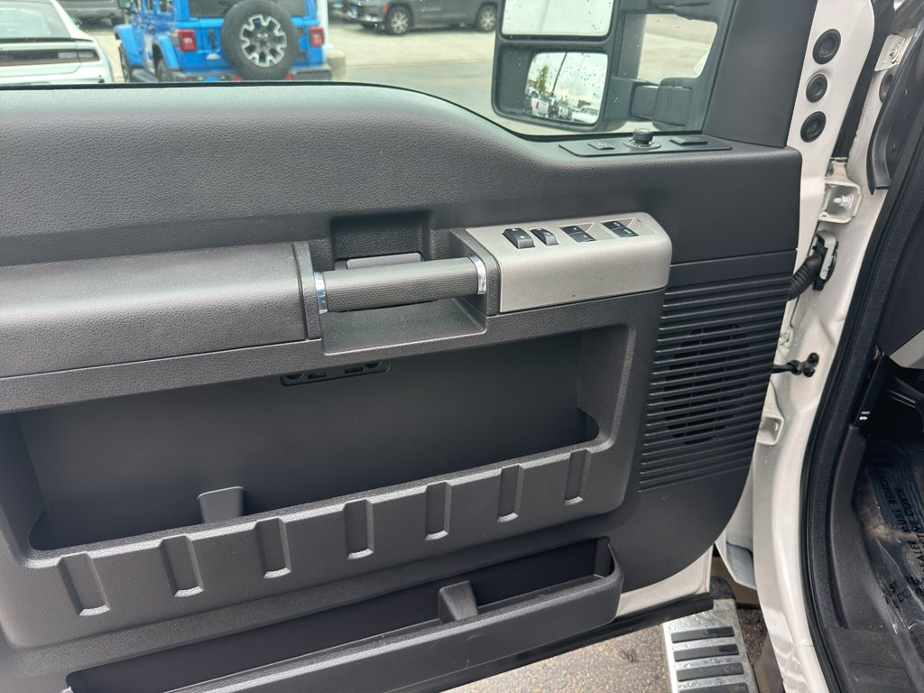 Used 2015 White Ford Lariat image 16