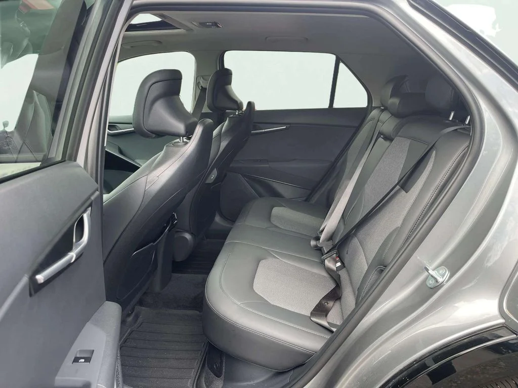 Used 2025 Steel Gray Kia EX Touring image 23