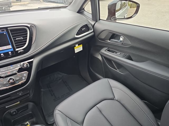 2026 Chrysler Pacifica Select - Photo 12