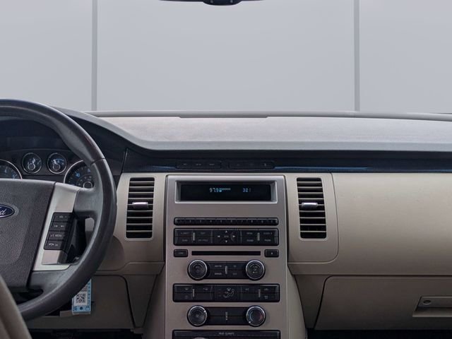 Used 2010 White Ford SE image 18