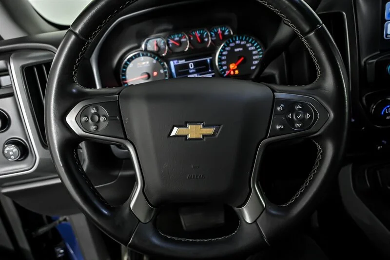 Used 2015 Deep Ocean Blue Metallic Chevrolet LT Z71 image 22