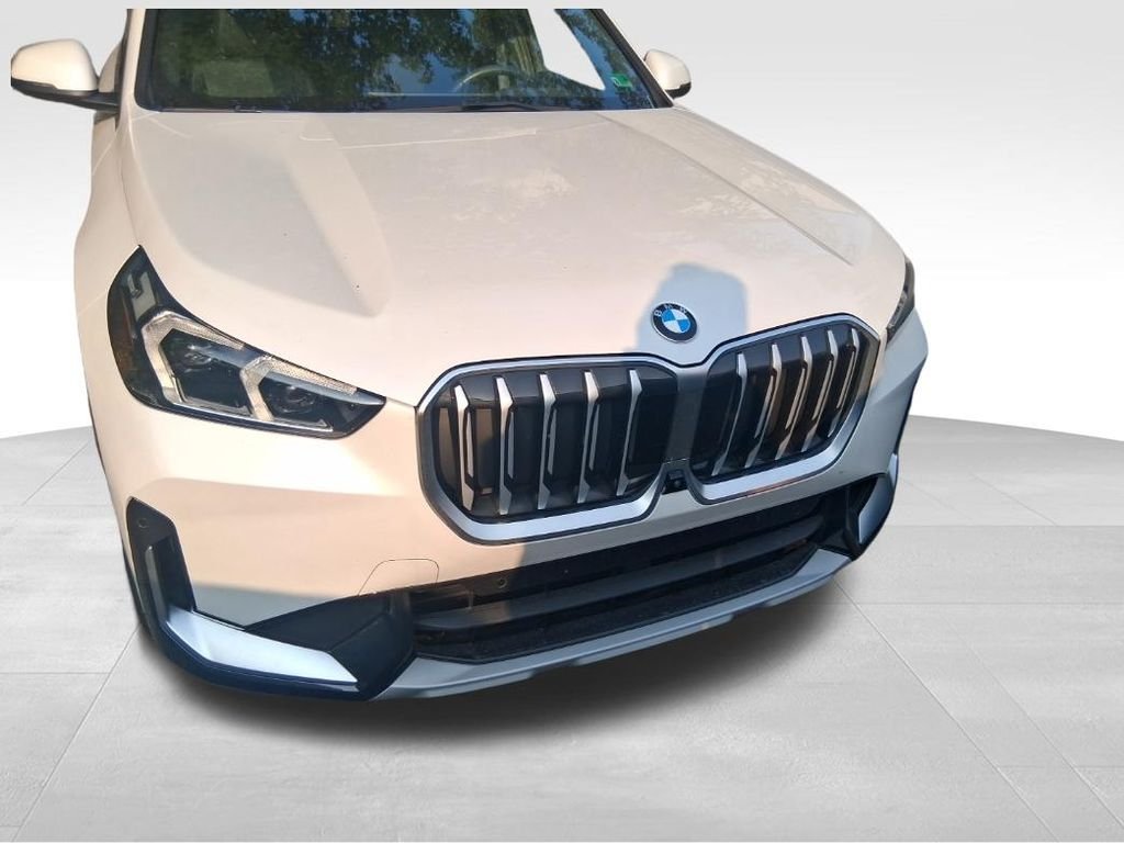 Used 2025 White BMW xDrive28i image 2