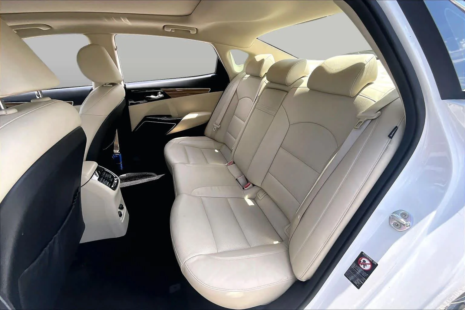 Used 2019 Snow White Pearl Kia Technology image 32