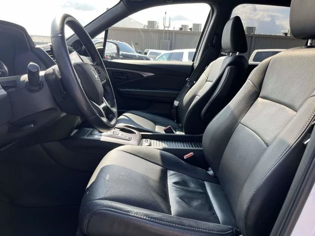 Used 2023 White Honda EX-L image 22