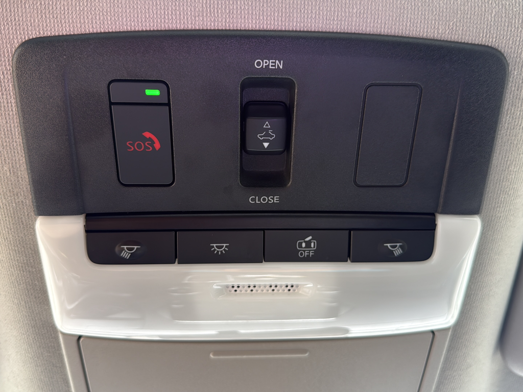 Used 2024 White Nissan SR image 17