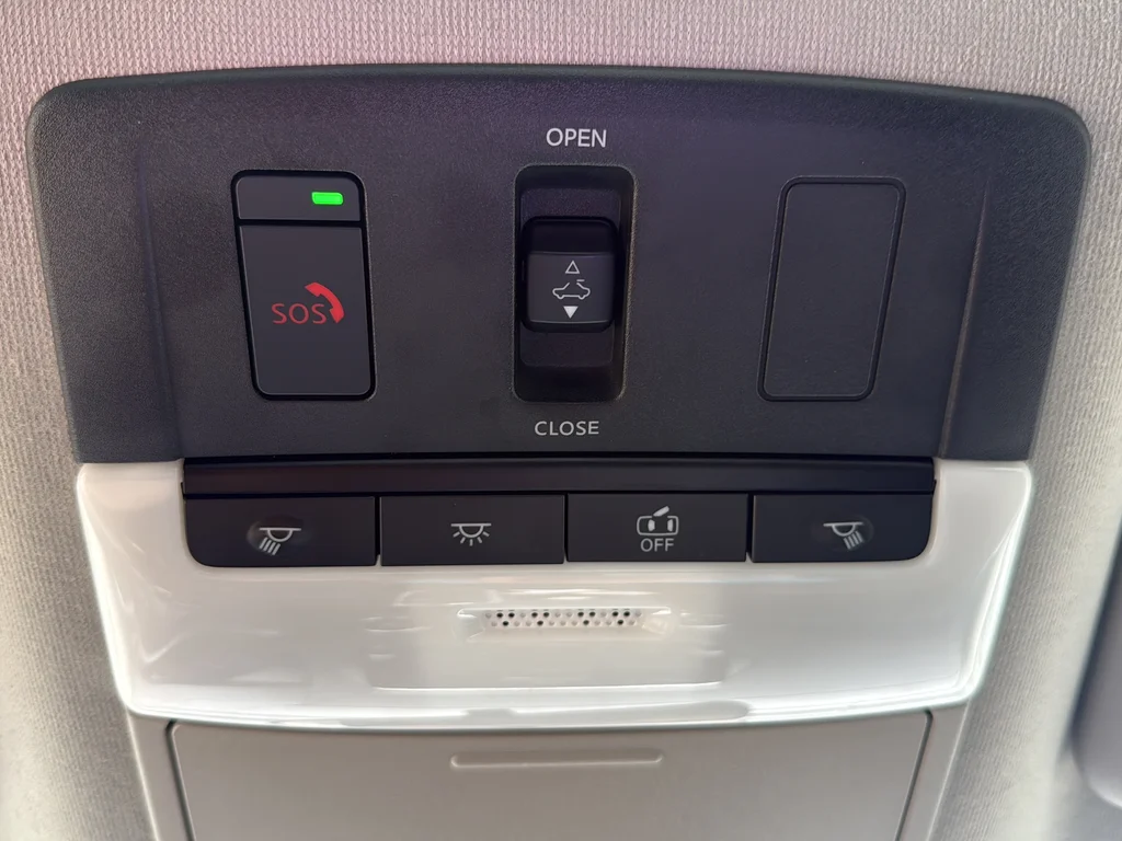 Used 2024 White Nissan SR image 17