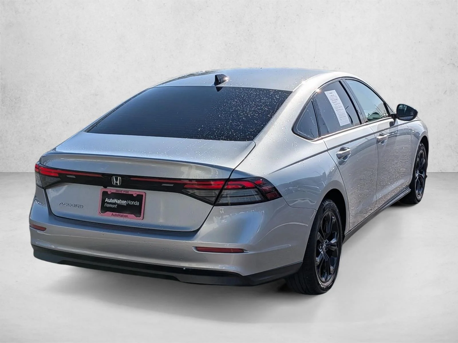 Used 2025 Solar Silver Metallic Honda SE image 5