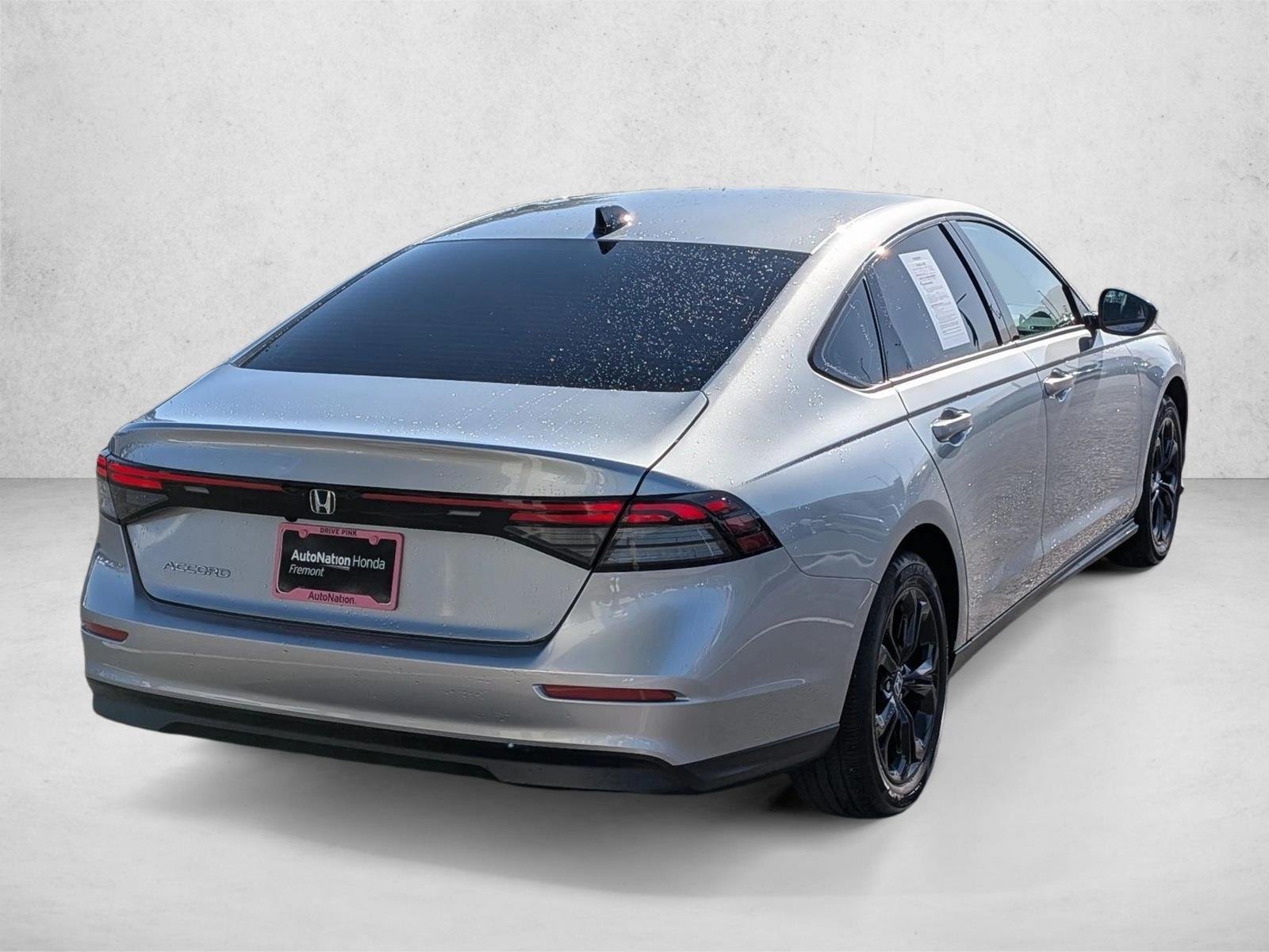 Used 2025 Solar Silver Metallic Honda SE image 5