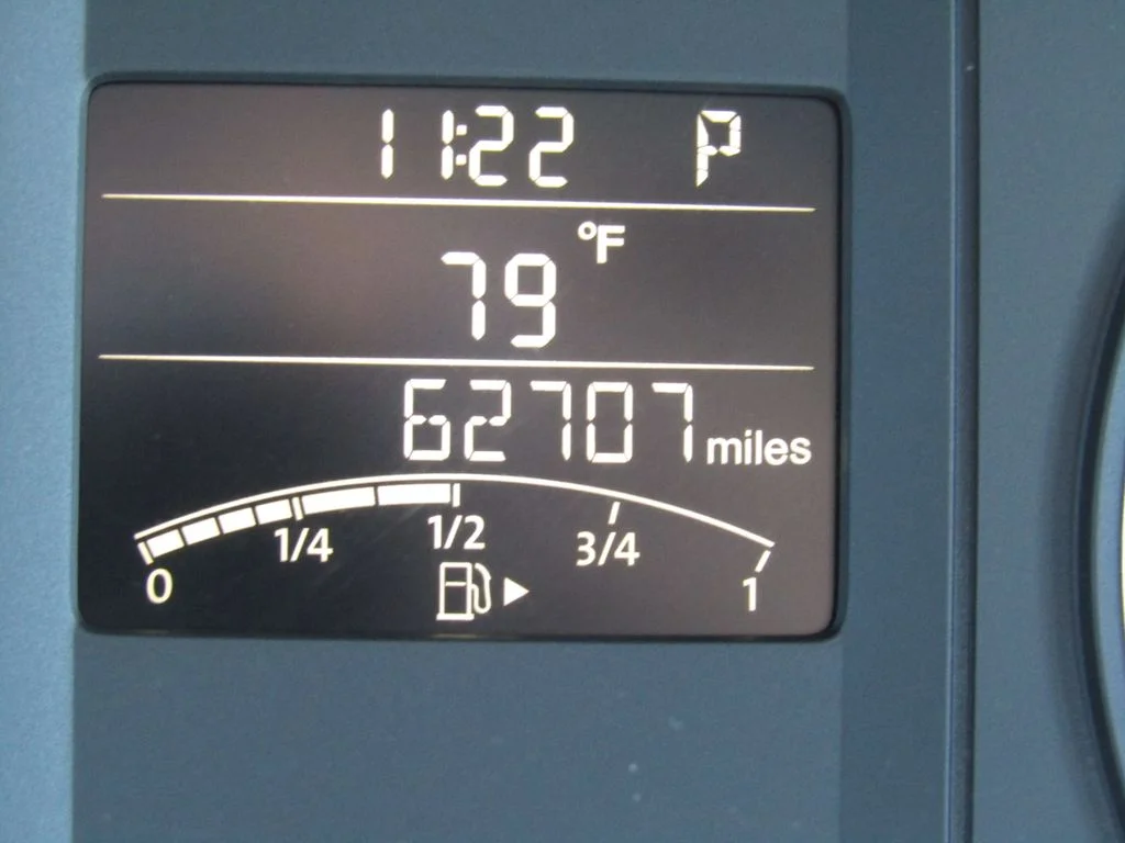 Used 2011  Volkswagen 2.5L SE image 16