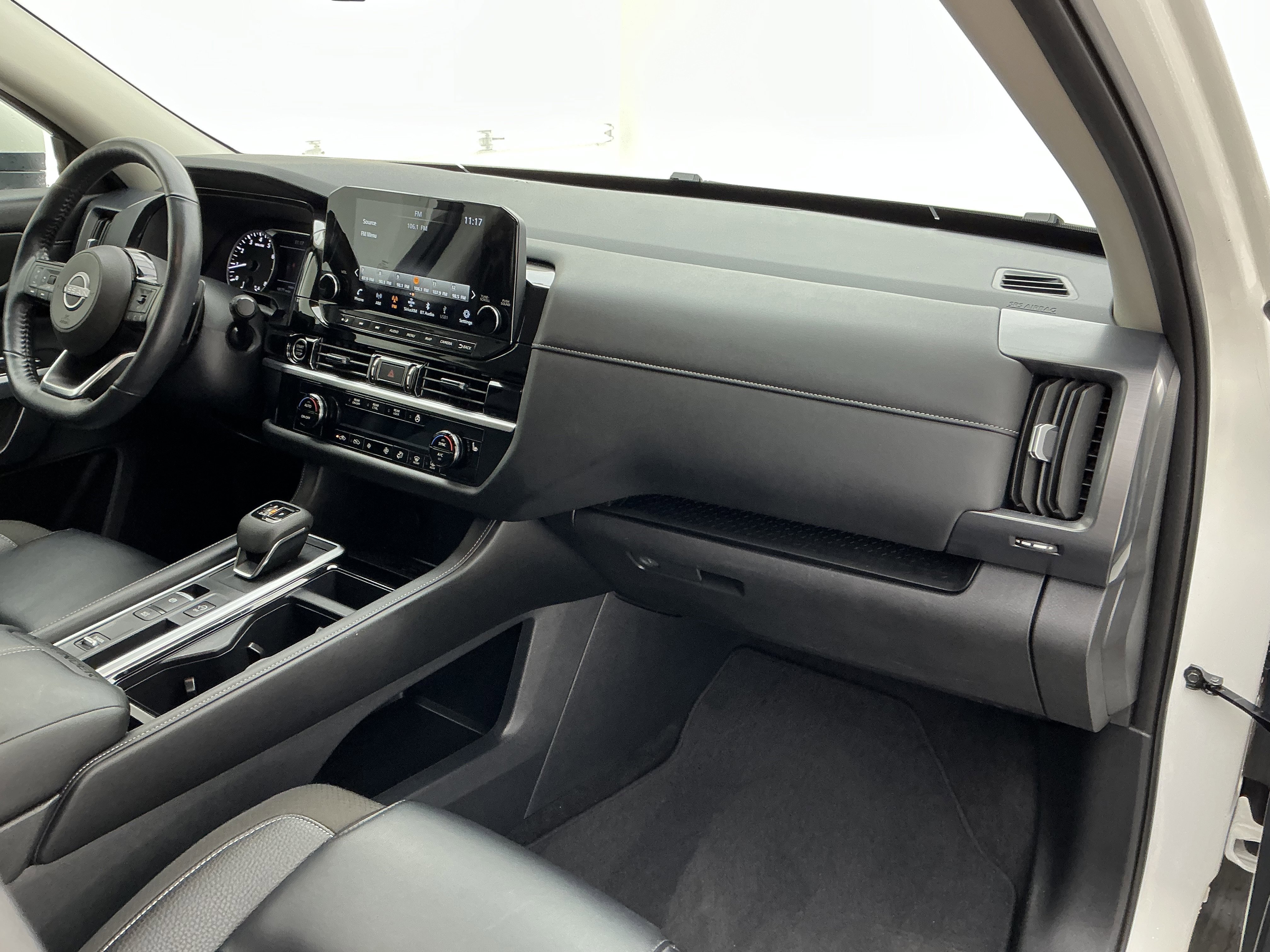 2024 Nissan Pathfinder SL - Photo 25