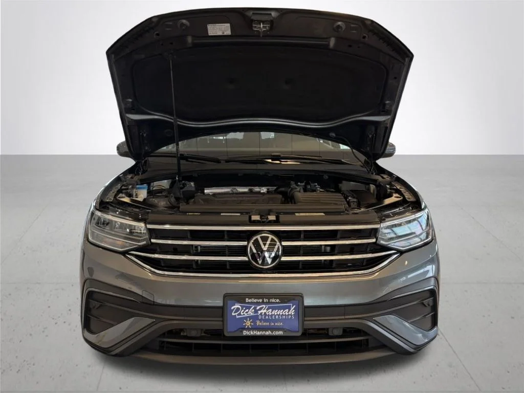 Used 2023  Volkswagen 2.0T SE image 4
