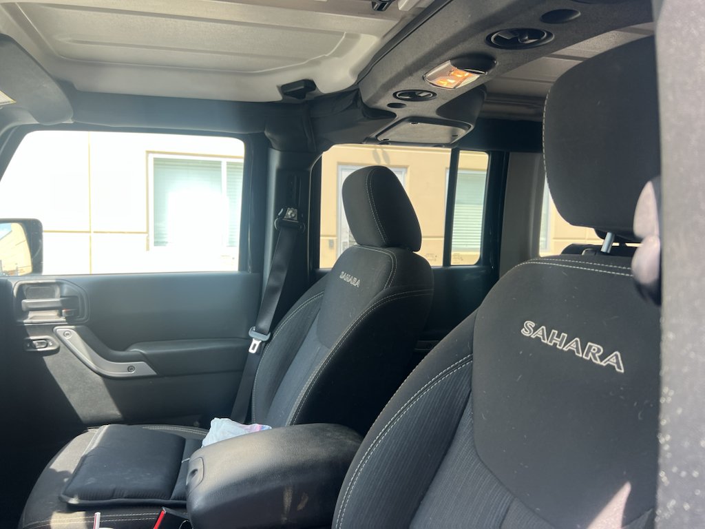 Used 2018 Black Clearcoat Jeep Sahara image 4