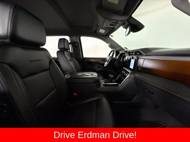 Used 2022 White GMC Denali image 24