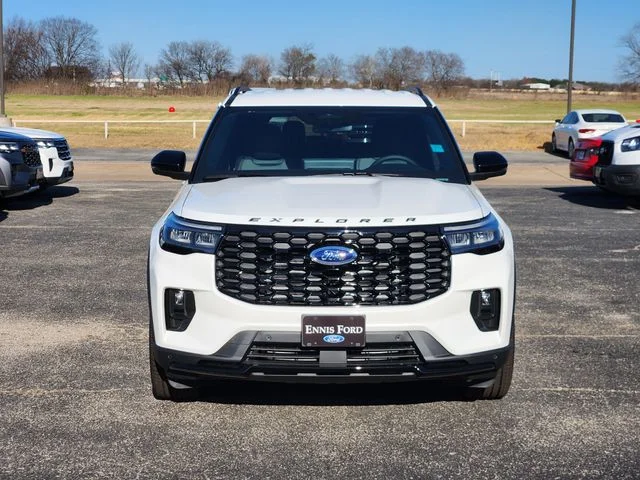 New 2026 Star White Metallic Tri-Coat Ford ST-Line image 2