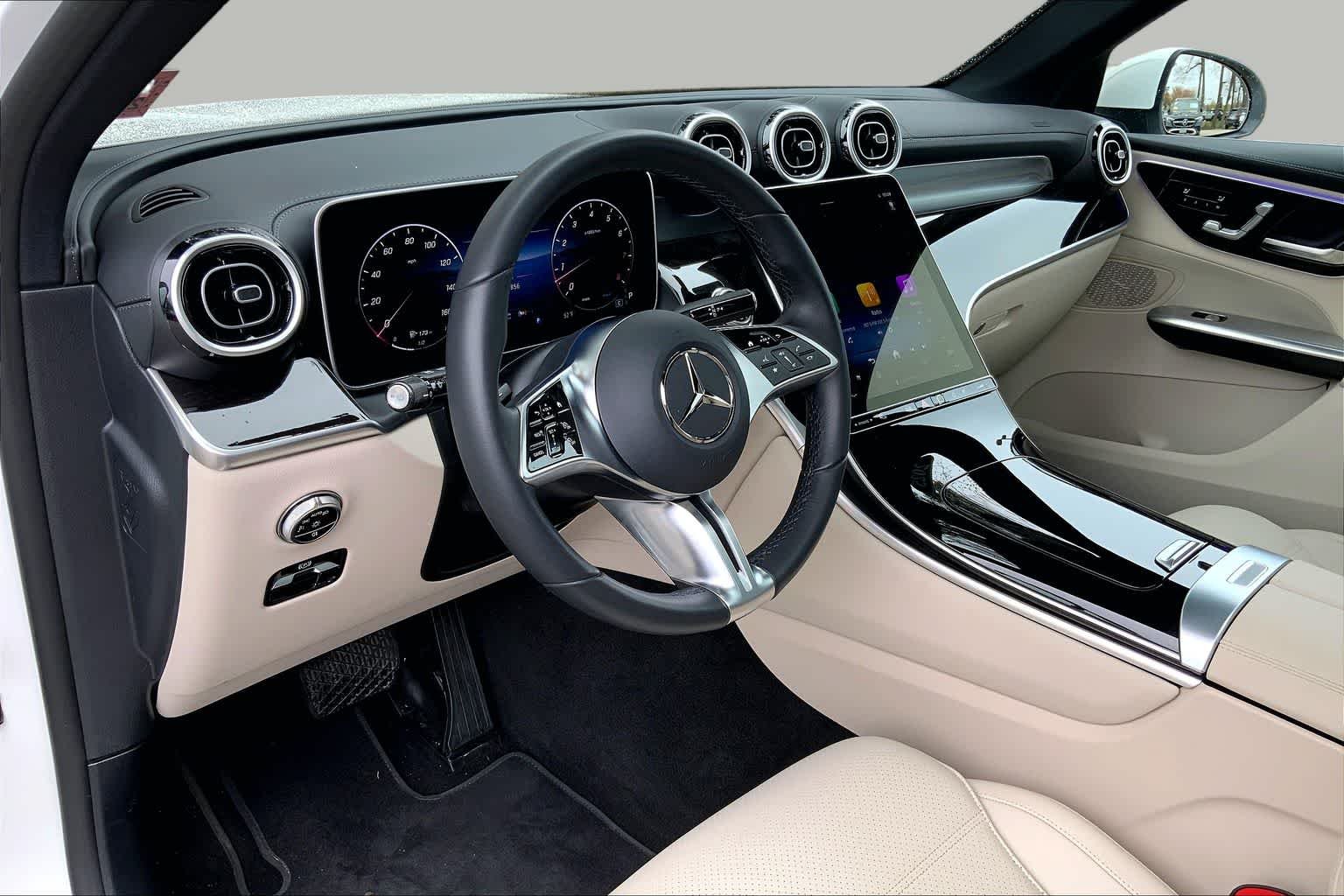 Certified Used 2025 Polar White Mercedes-Benz GLC 300 image 18