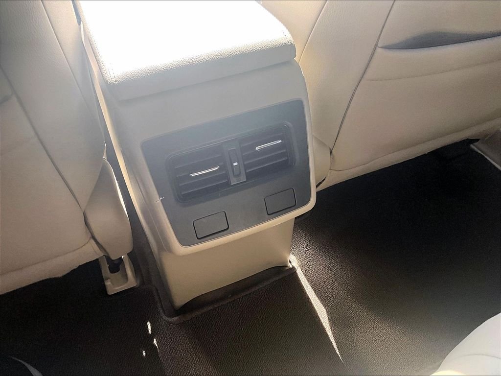 Used 2017 White Acura  image 28