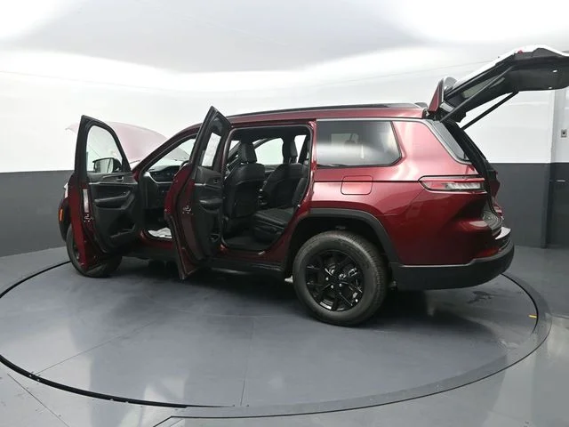 New 2026 Velvet Red Pearl-Coat Exterior Paint Jeep Altitude image 34