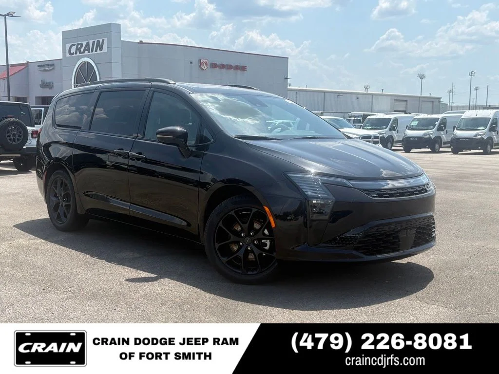 New 2027 Diamond Black Crystal Pearl-Coat Exterior Paint Chrysler Limited image 1