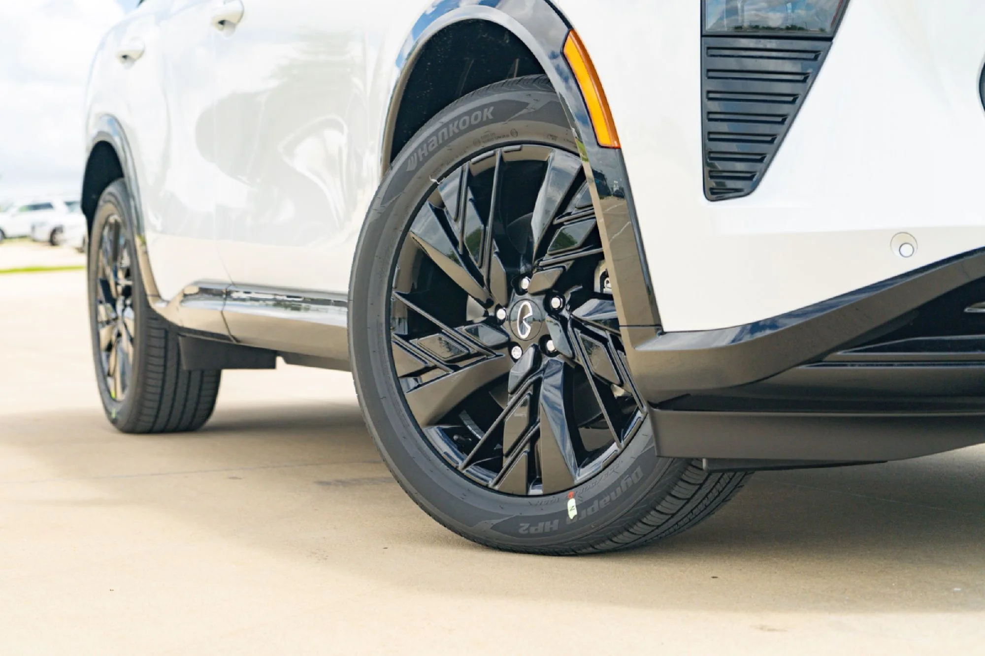 New 2027 2T RAD WHT INFINITI Sport AWD image 2
