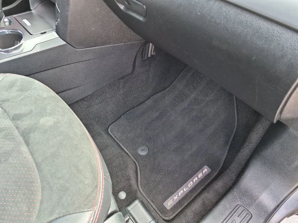 Used 2018 Gray Ford XLT image 41