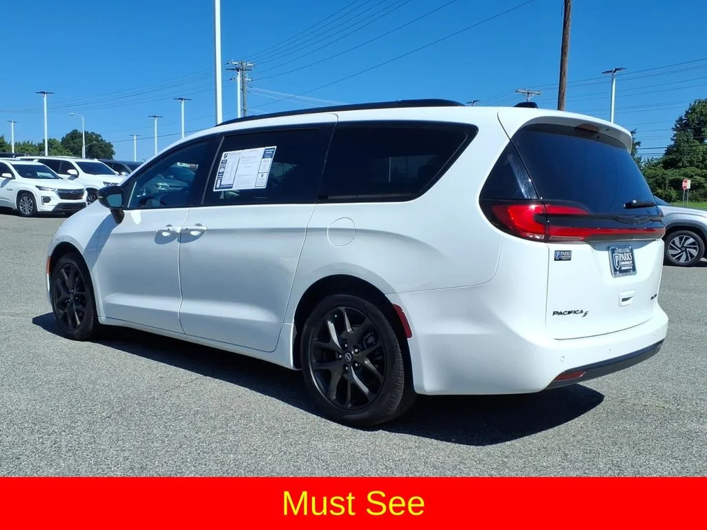 Used 2025 White Chrysler Limited image 2