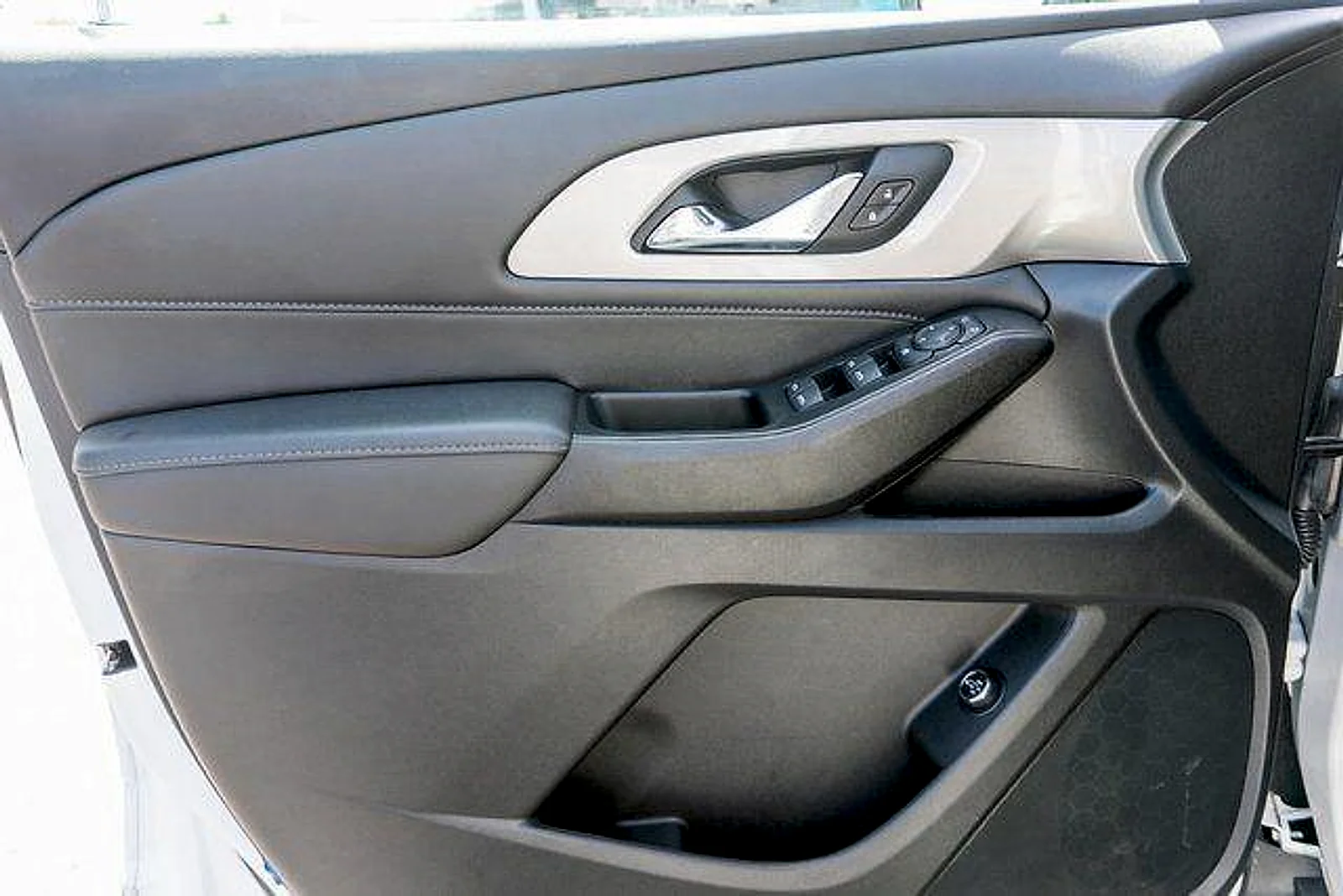 Used 2023 Summit White Chevrolet AWD LT Cloth image 19