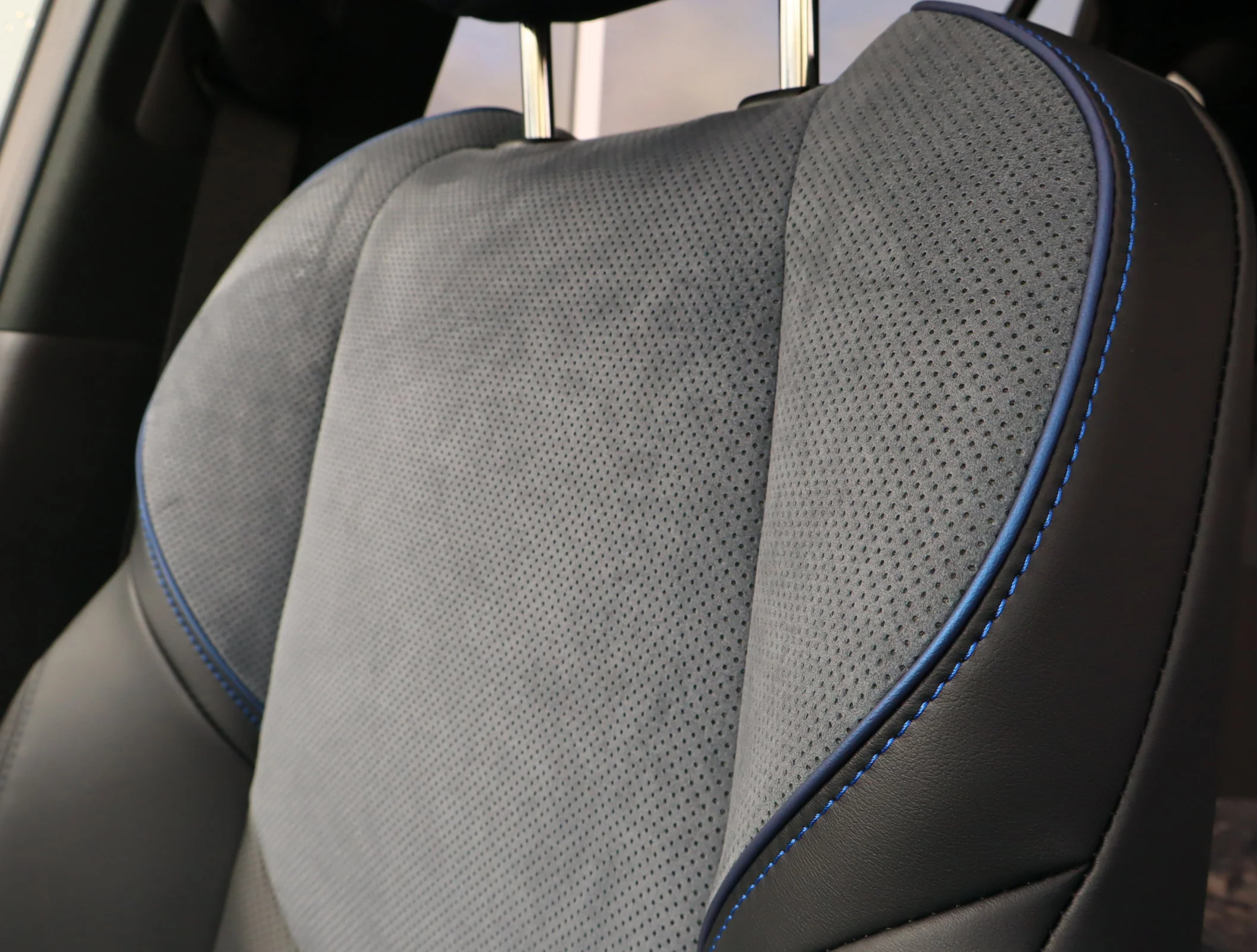New 2026 Wind Chill Pearl w/Black Roof Toyota XSE image 9