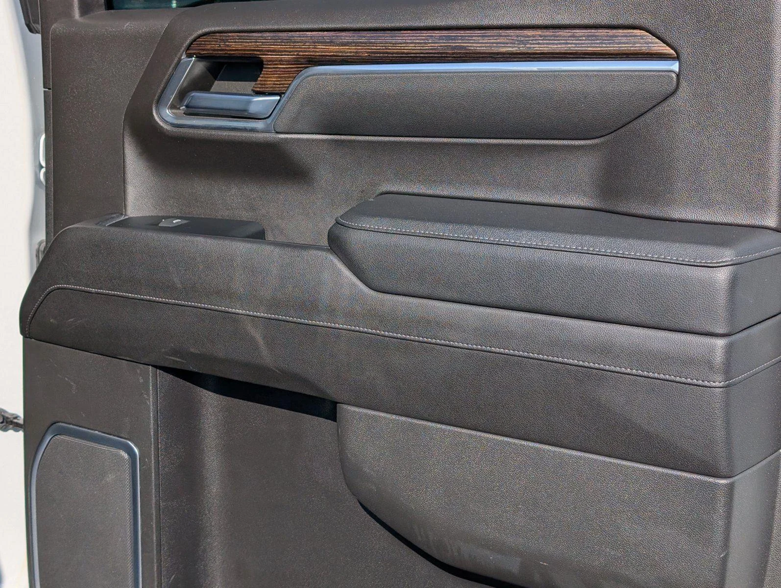 Used 2023 Summit White GMC Elevation image 36