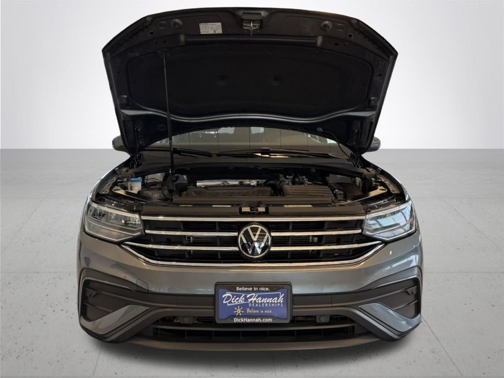 Used 2023  Volkswagen 2.0T SE image 4