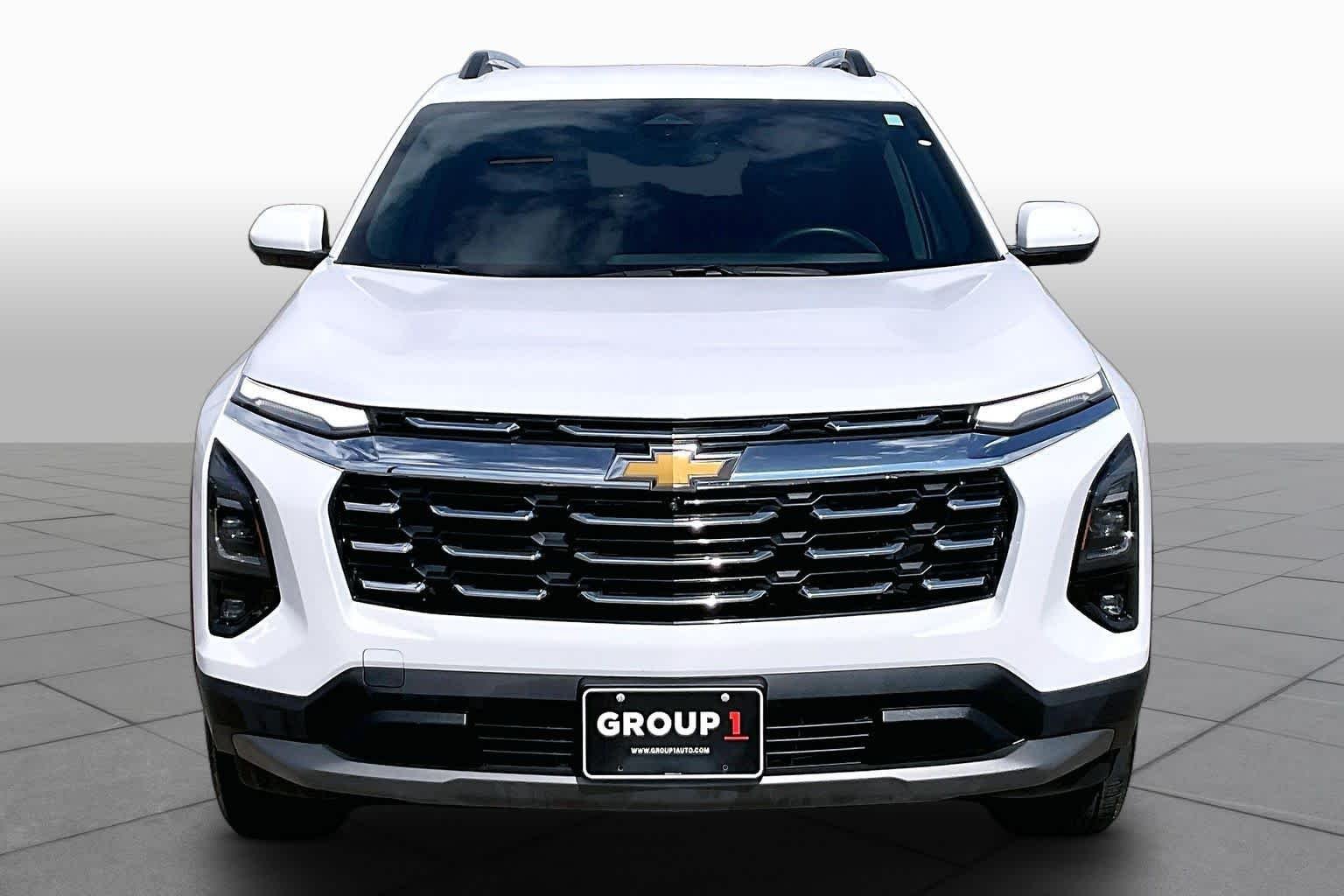 Used 2025 Summit White Chevrolet FWD LT image 4