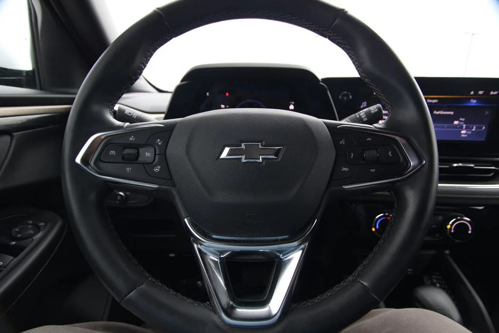 Used 2025 Beige Chevrolet ACTIV image 19