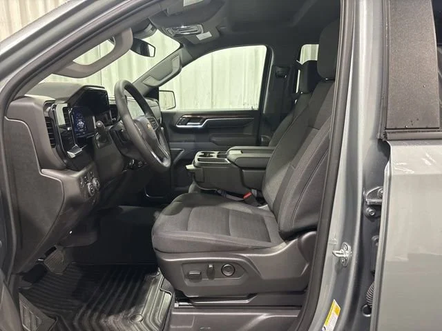 2025 Chevrolet Silverado 1500 LT - Photo 9