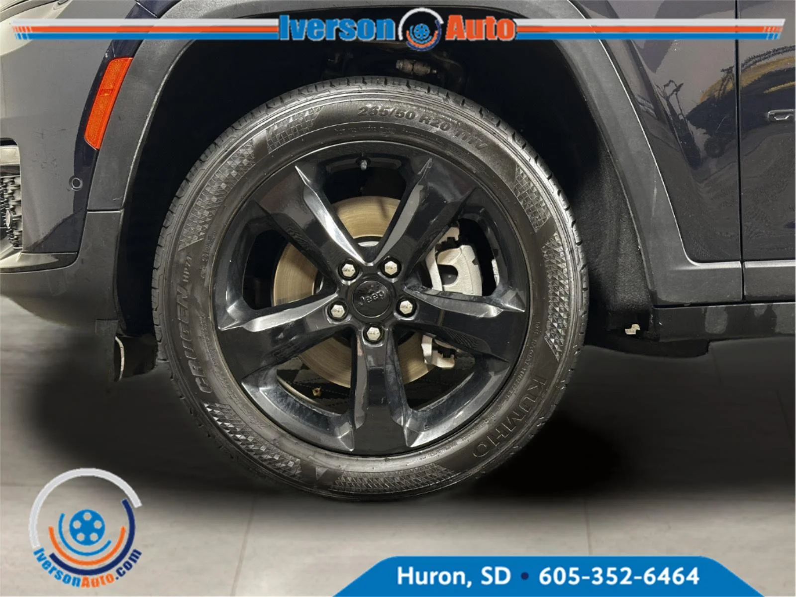 Used 2024 Midnight Sky Jeep Limited image 6