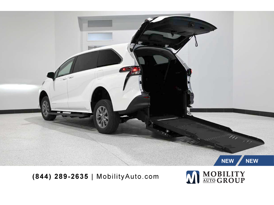 2025 Toyota Sienna LE