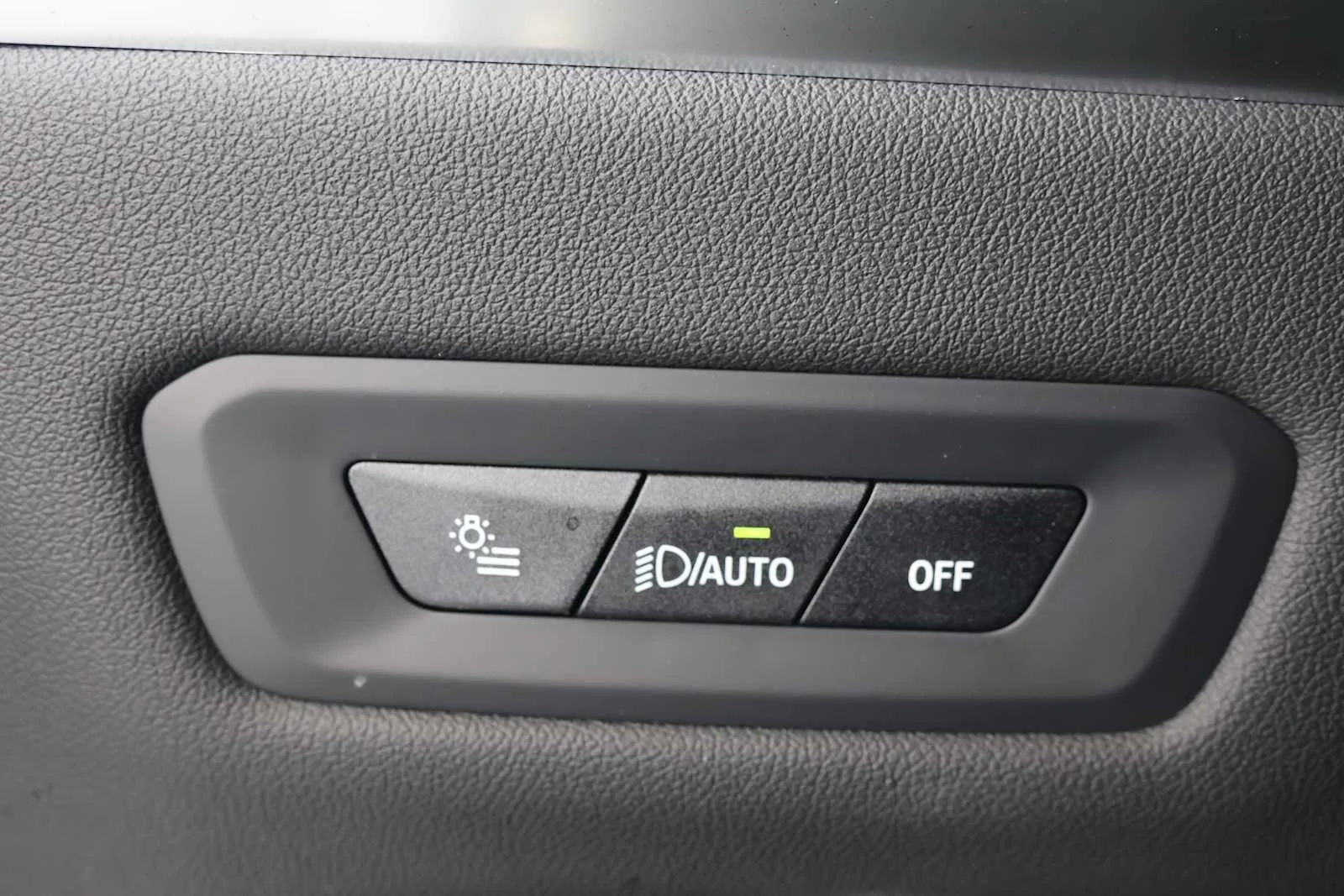 Certified Used 2026 Mineral White Metallic BMW xDrive40i image 20