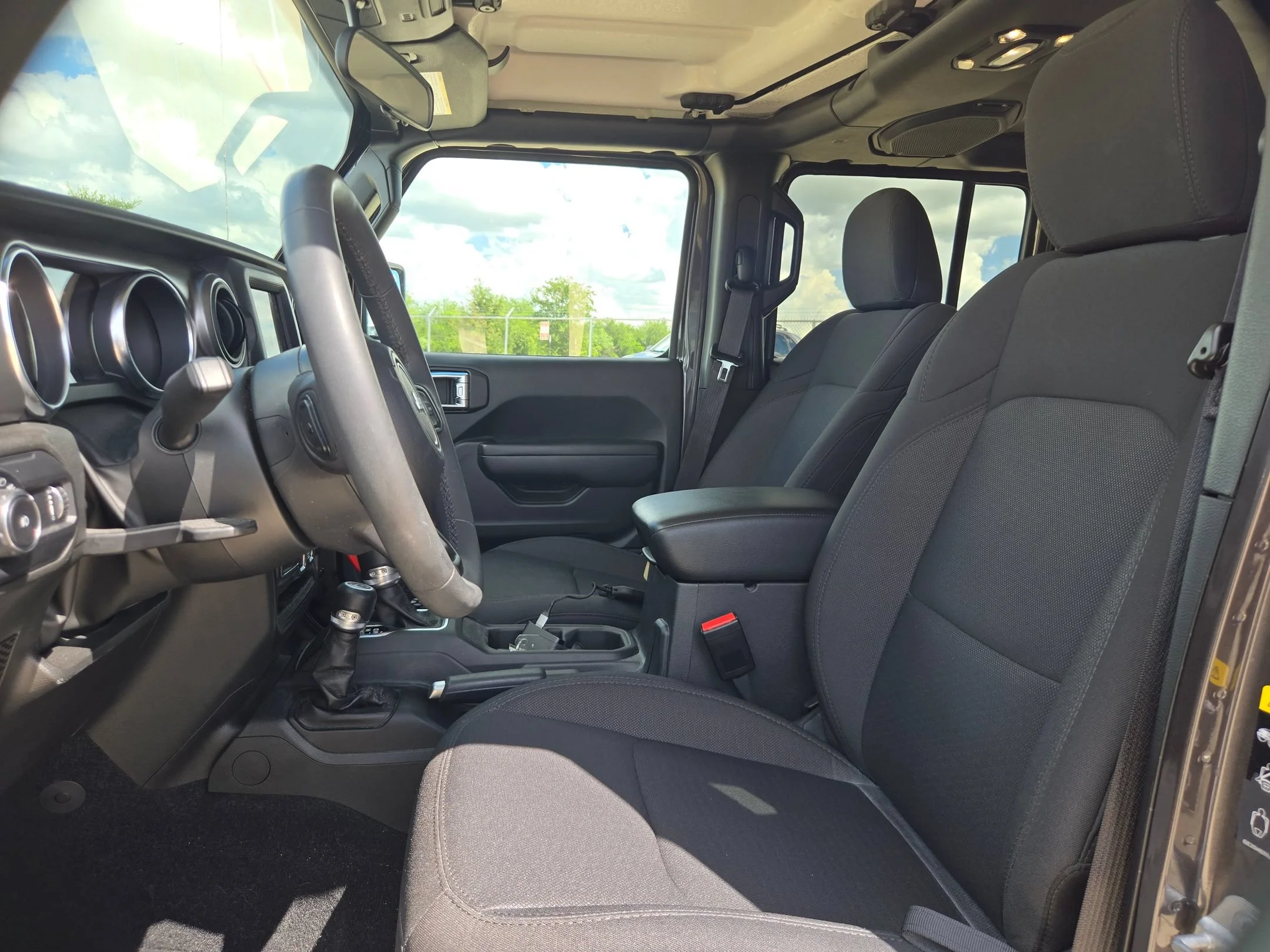Used 2023 Gray Jeep Sport S image 10