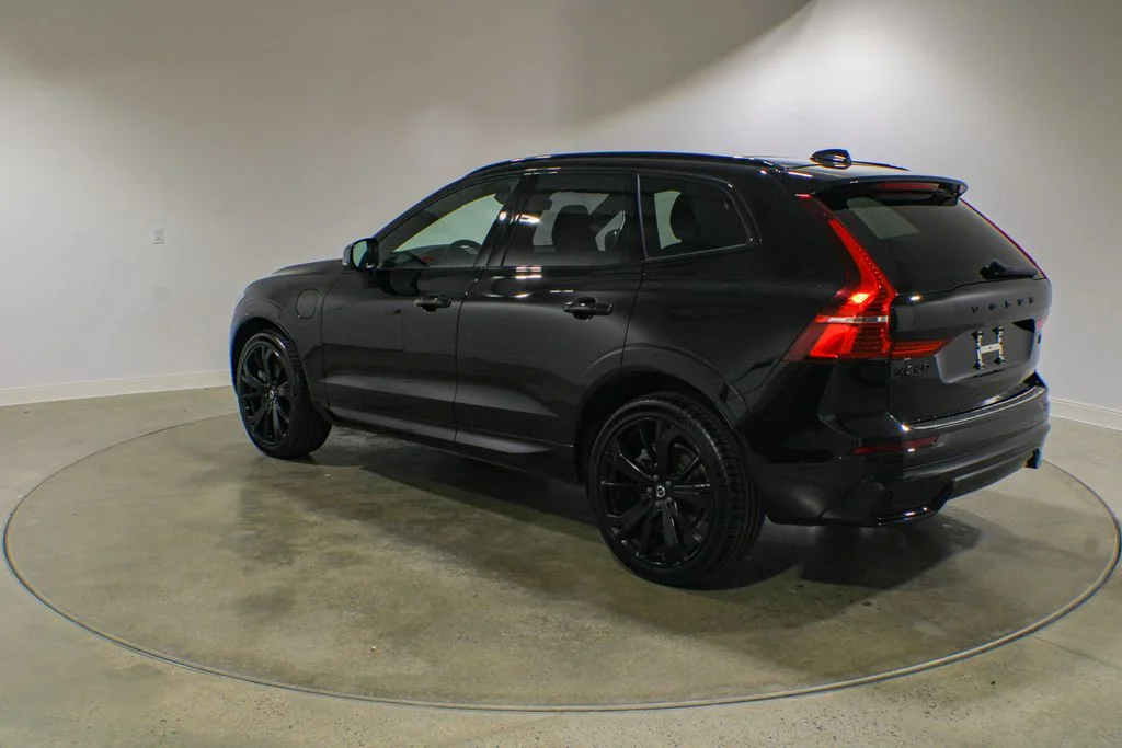 Certified Used 2024 Onyx Black Metallic Volvo Ultimate image 3