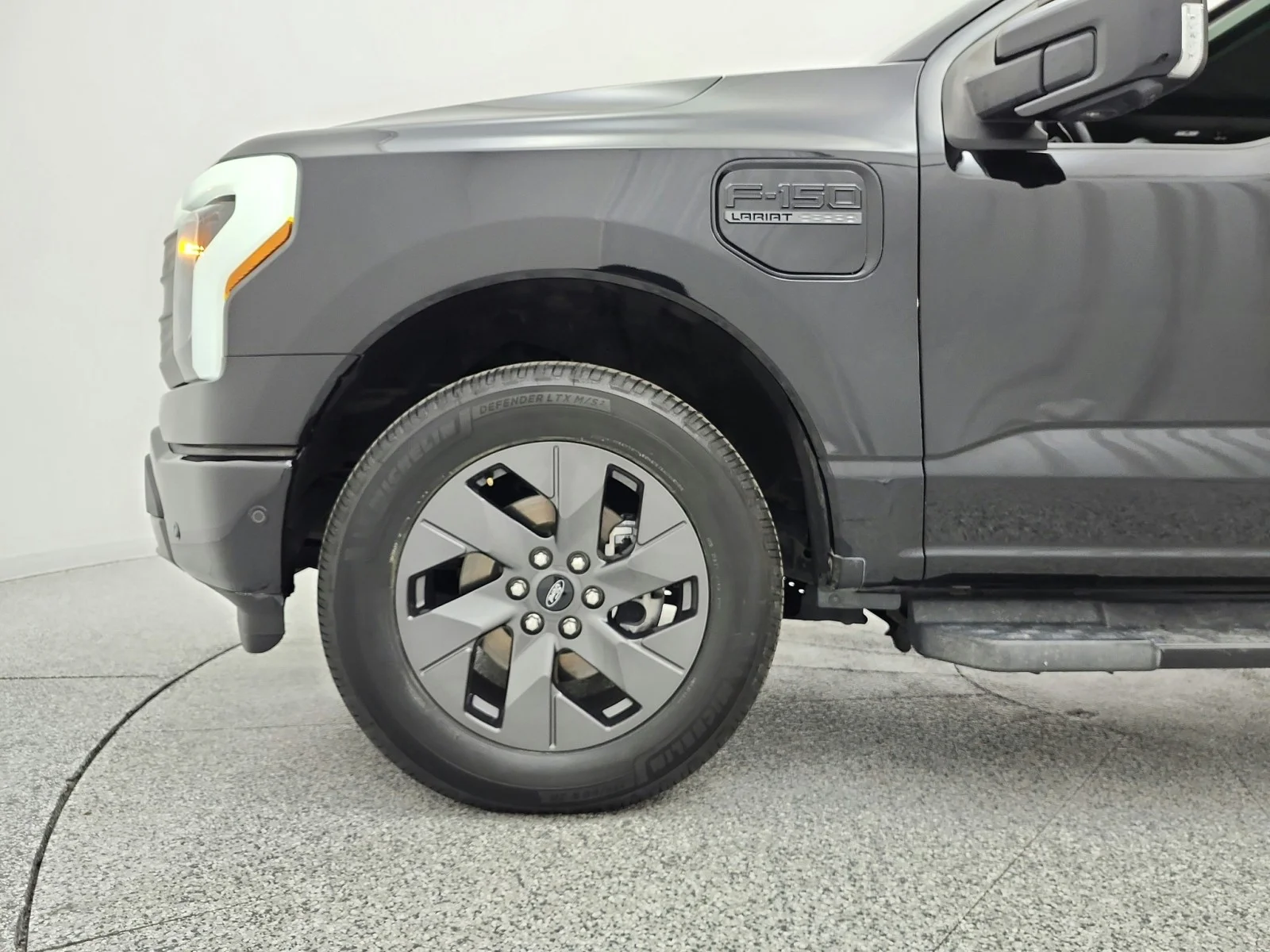 Used 2022 Agate Black Metallic Ford LARIAT image 17