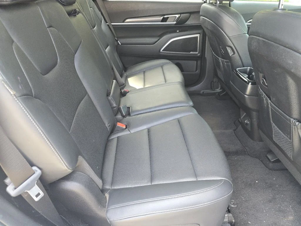 Used 2024 White Kia LX image 18