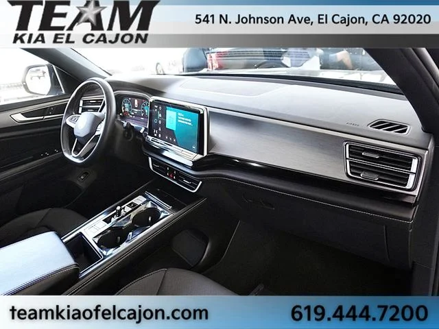 Used 2024  Volkswagen 2.0T SE w/Technology image 10