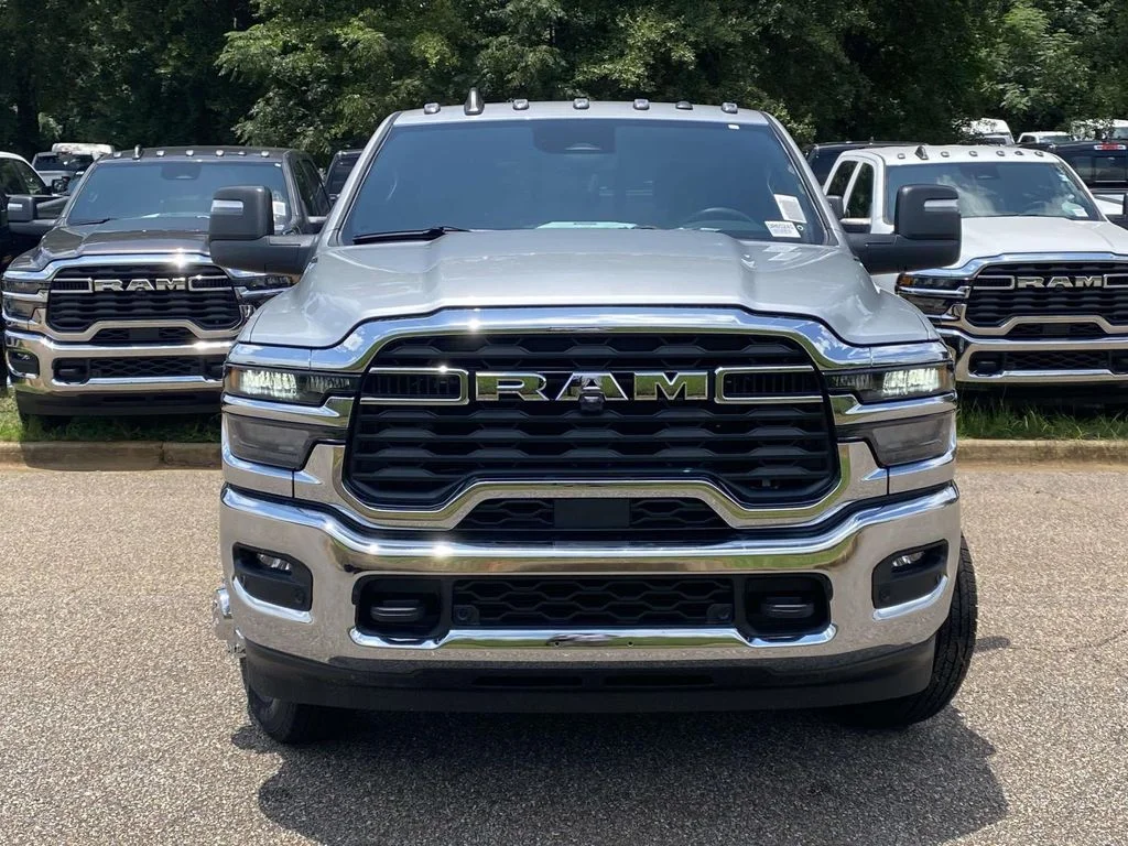 New 2026 Silver-Zynith Exterior Paint RAM Tradesman image 2