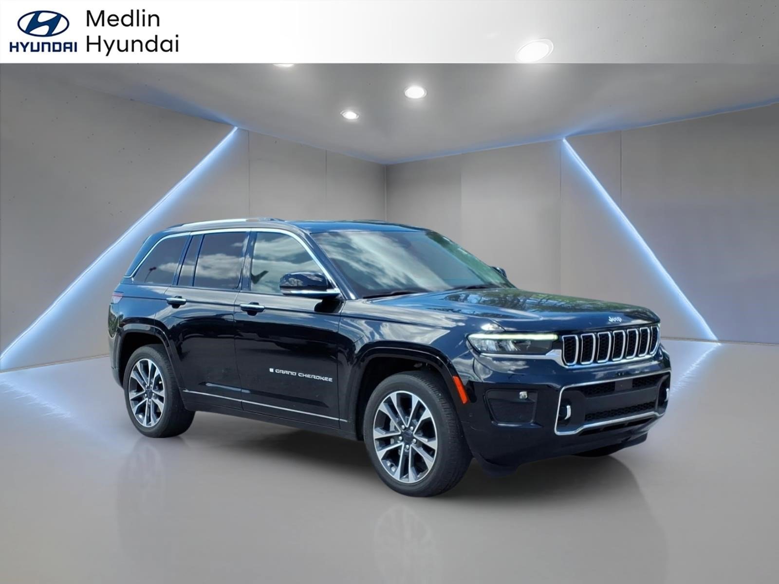 2023 Jeep Grand Cherokee Overland 4x4's photo