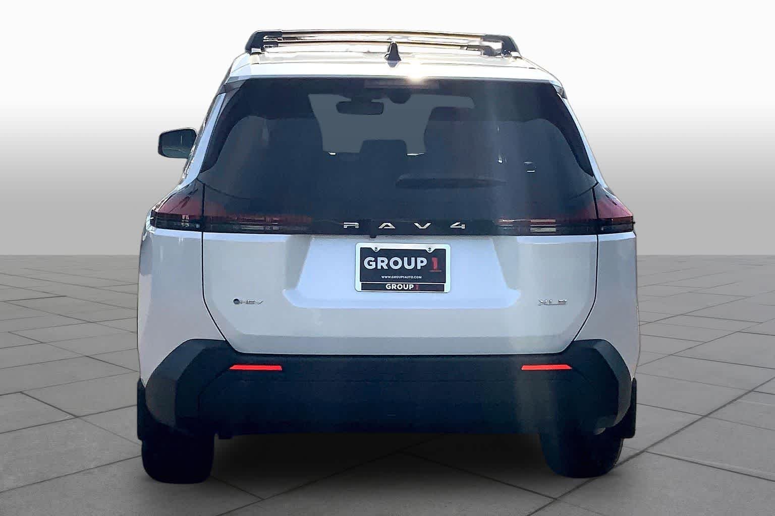New 2026 Wind Chill Pearl Toyota XLE Premium image 4