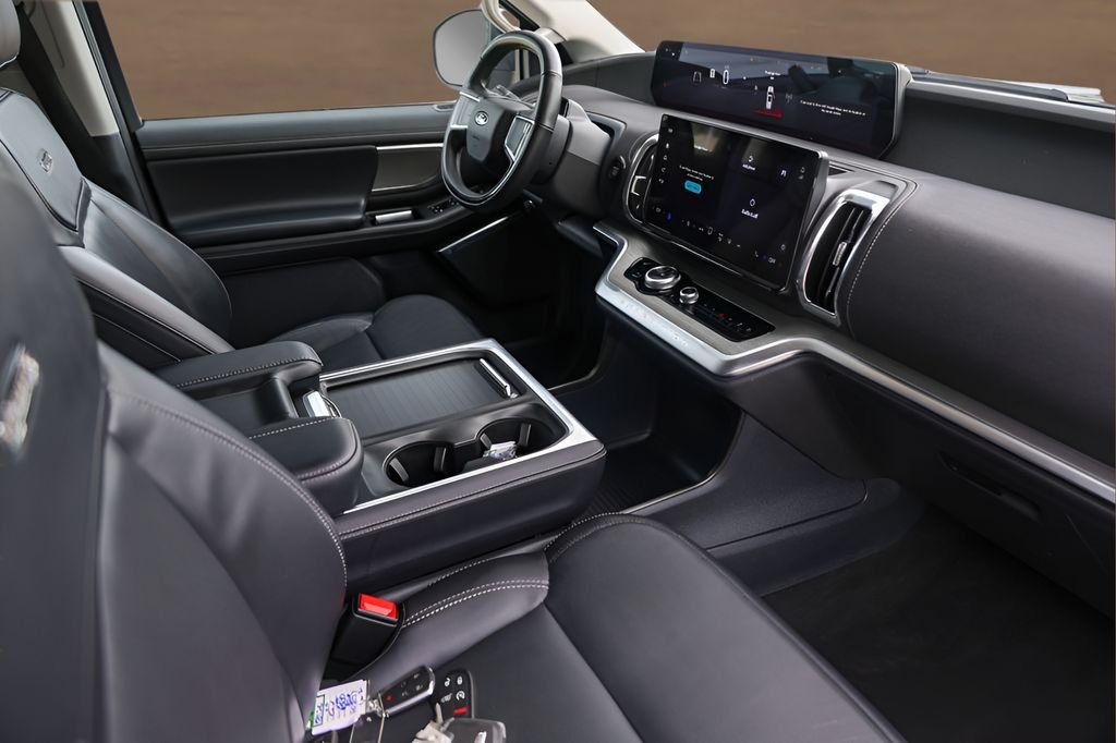 Used 2025 Black Ford Platinum image 27